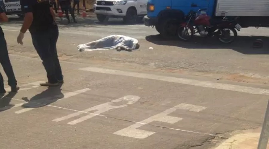 Idoso de 63 anos morre após colidir com moto em caminhão no Jardim Bela Vista 1