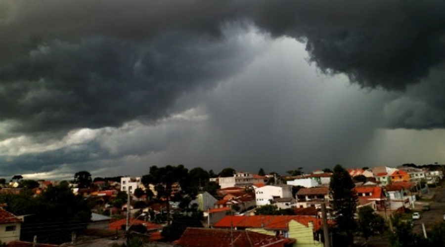 Tempestades e queda de granizo são previstos para 72 cidades de MT 1