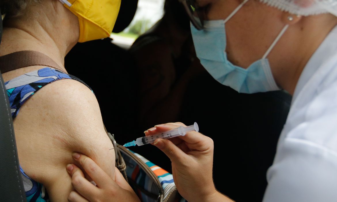 Anvisa libera registro da vacina e de medicamento contra covid-19 1