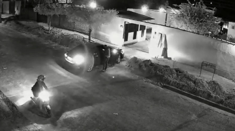 Delegada tem casa invadida por bandidos no momento que a filha estacionava o carro 1