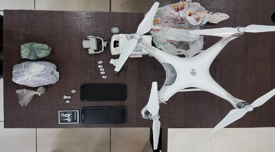 Policiais penais interceptam drone que transportava drogas e celulares em unidade penal 1