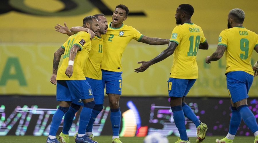 Seleção vence Peru e mantém campanha perfeita nas Eliminatórias 1