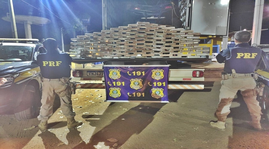 PRF apreende 121 tabletes de entorpecentes em caminhão baú e prende motorista no interior de MT 1
