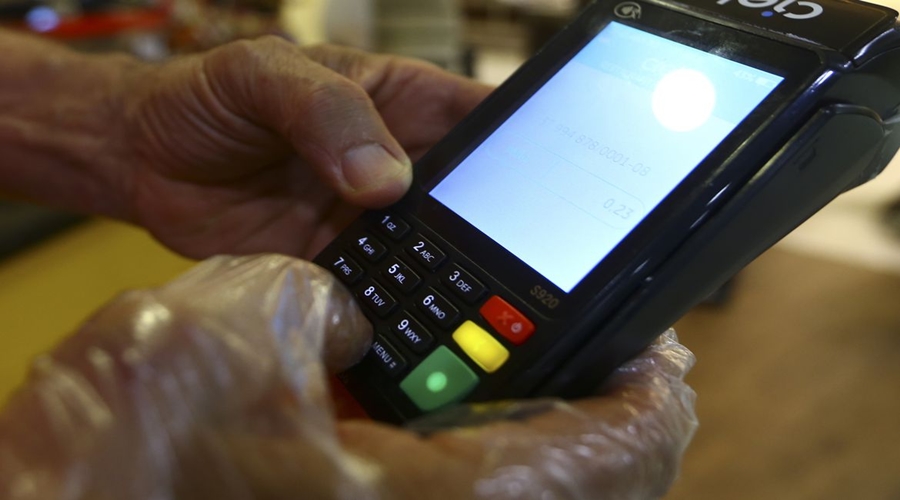 BC estabelece limite de cobrança de taxas nas máquinas de cartão 1