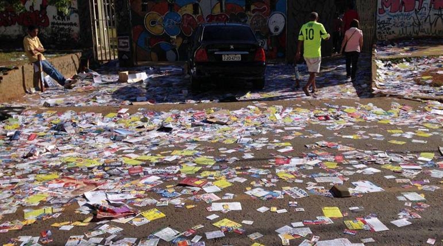 Apesar do alcance da web, candidatos gastam R$ 730 milhões com panfletos e adesivos 1
