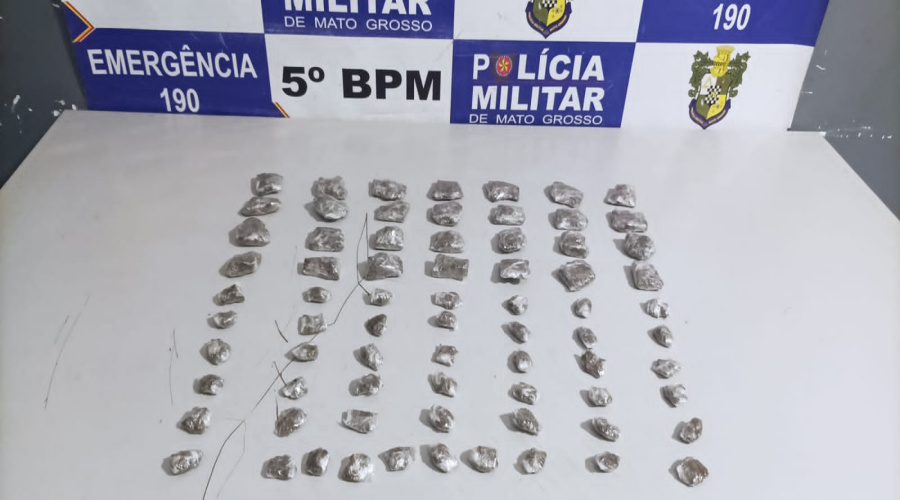 Homem com mandados de prisão por homicídio e lesão corporal é flagrado e preso com entorpecentes no Alfredo de Castro 1