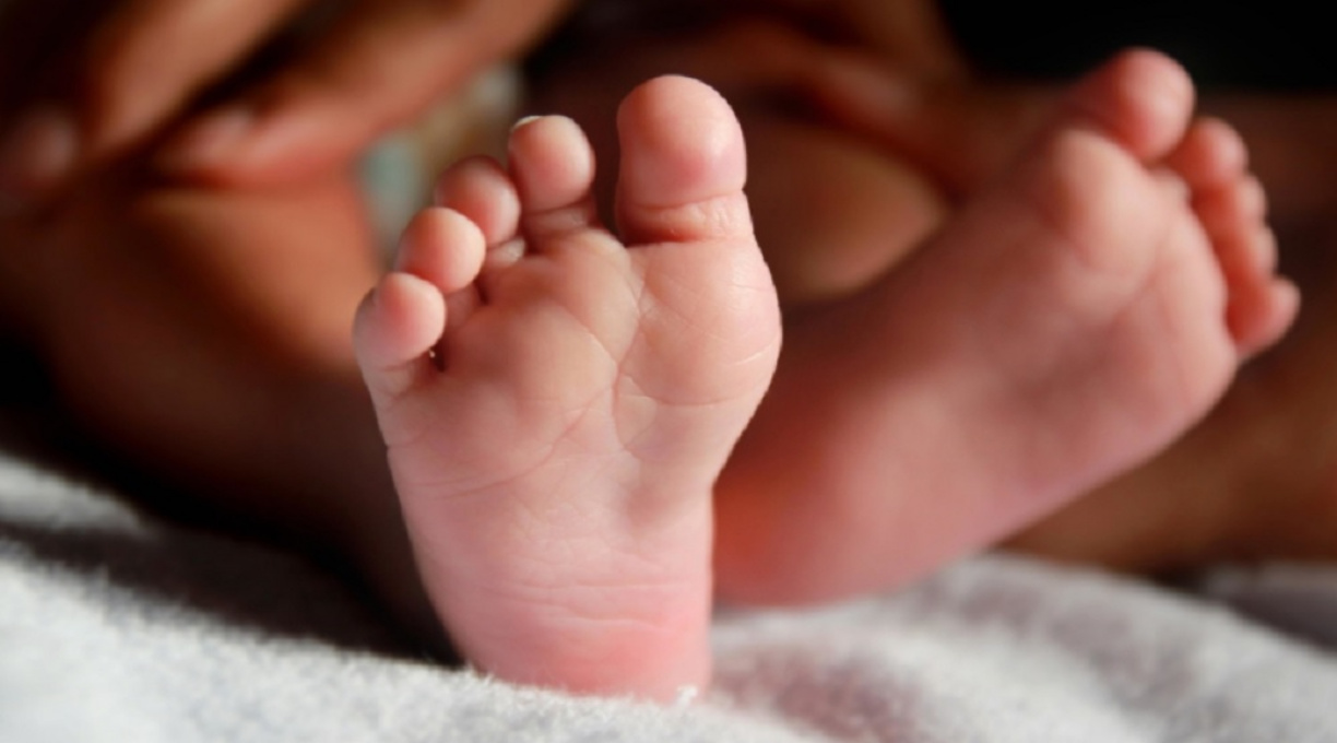 Bebê de um mês e nove dias morre em hospital após engasgar-se e ser socorrida pelos pais 1