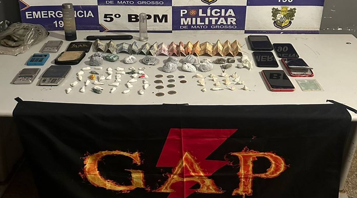 Policiais do GAP desconfiam de movimentação e ao fazerem abordagem encontram entorpecentes e prendem quatro por tráfico de drogas 1