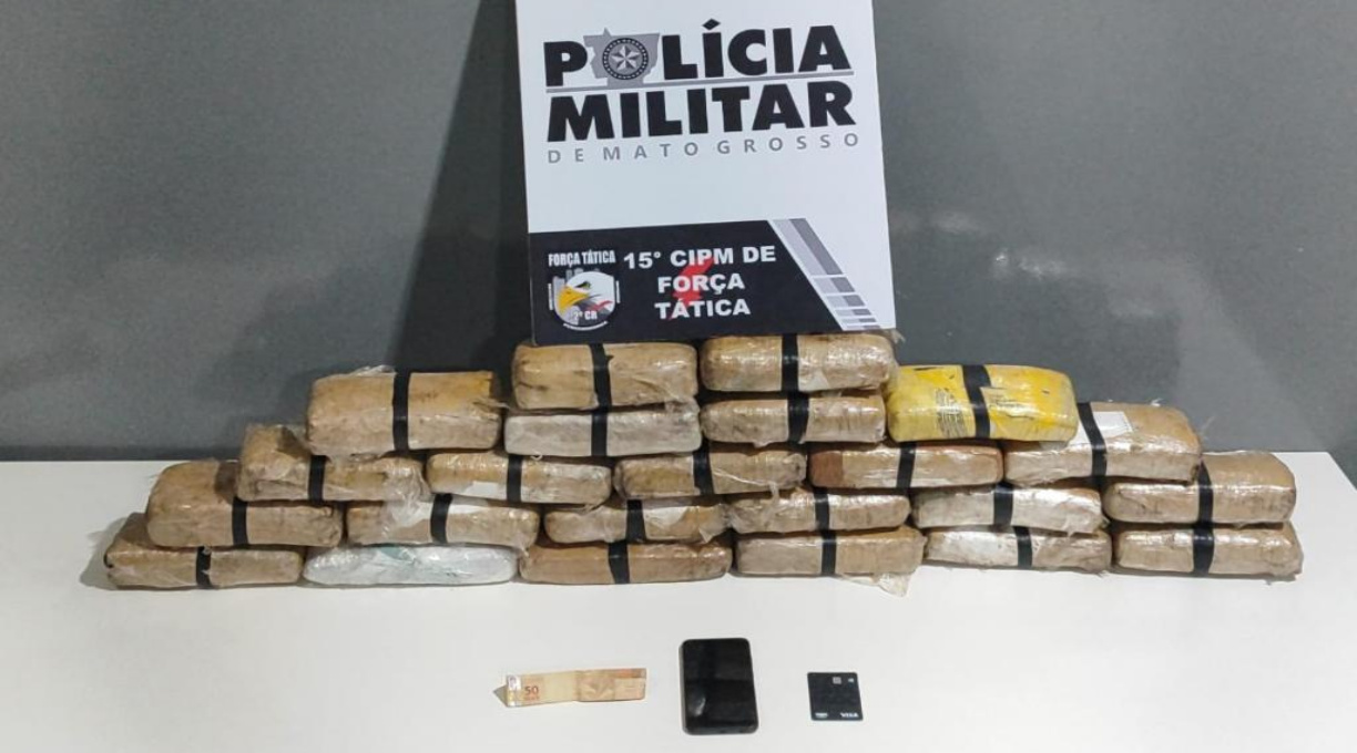 PM prende quadrilha por tráfico, apreende 23 tabletes e 44 porções de entorpecentes 1