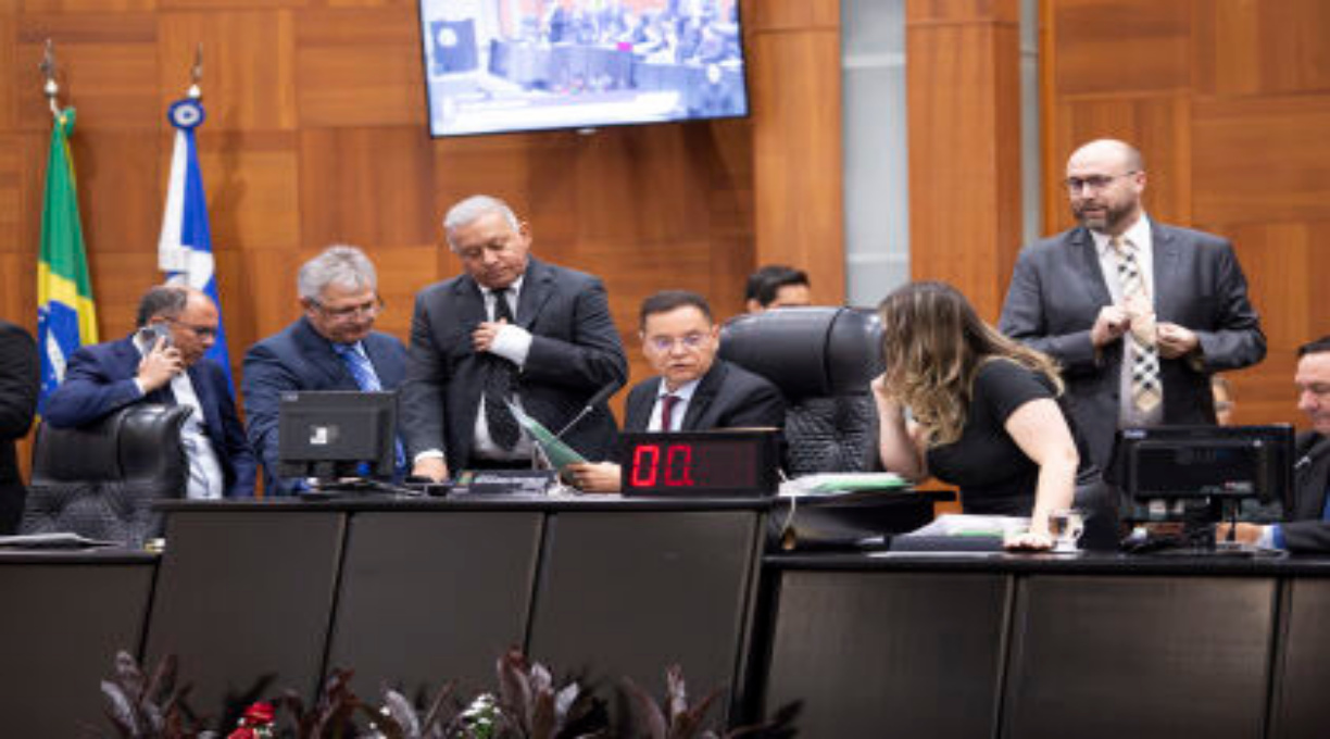Deputados aprovam proibição de celular em escolas de Mato Grosso 1