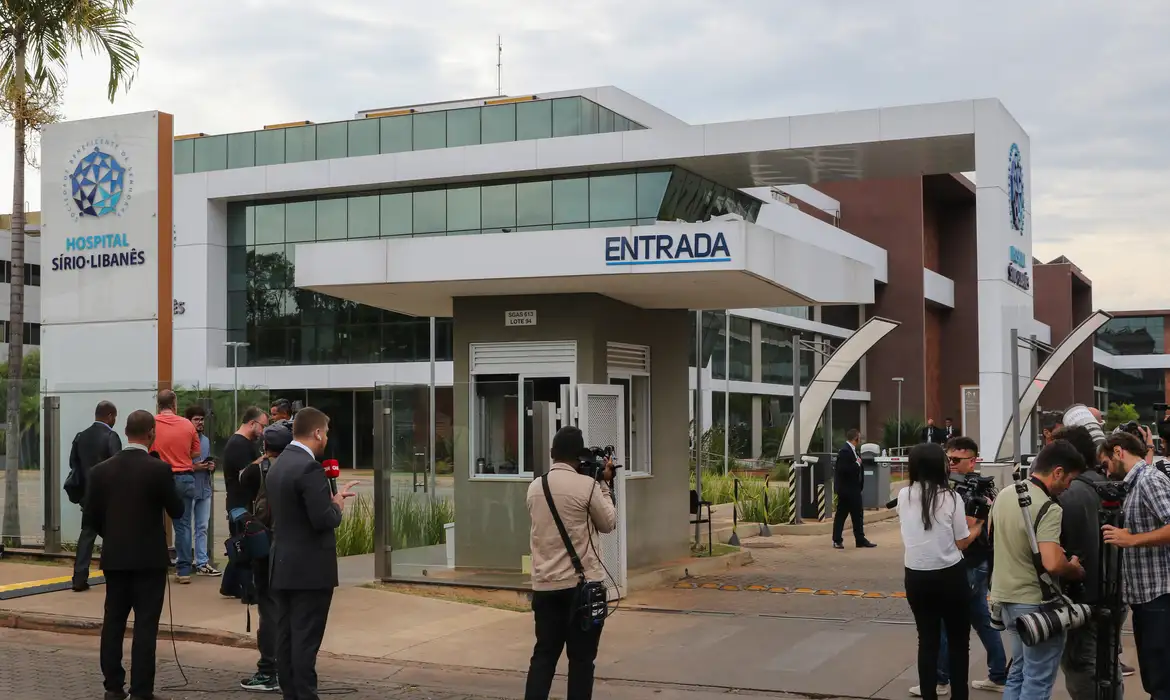 Lula passa por cirurgia em São Paulo para drenagem de hematoma 1