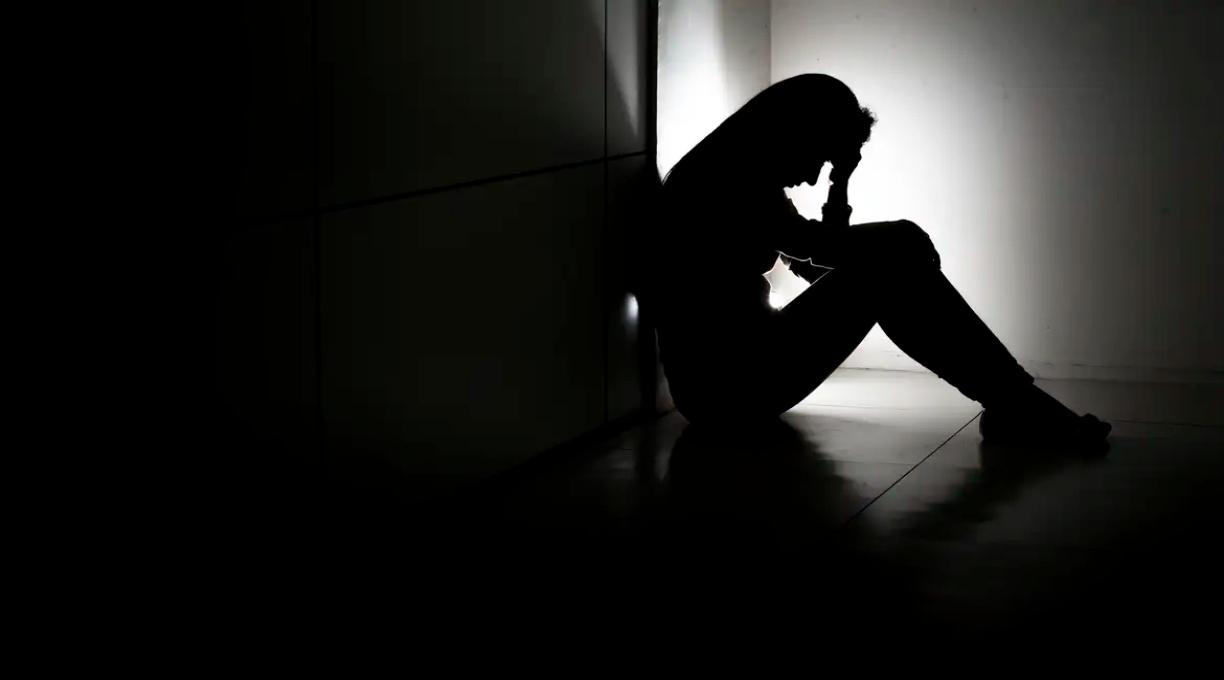 Sobrecarga de trabalho eleva risco de depressão entre mães cientistas 1