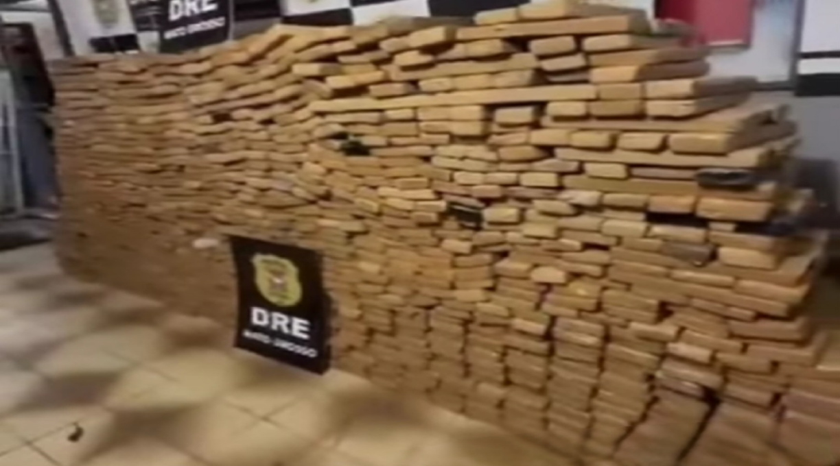 DRE prende casal e apreende cerca de uma tonelada de maconha, uma caminhonete e 37 mil reais em espécie em Várzea Grande 1