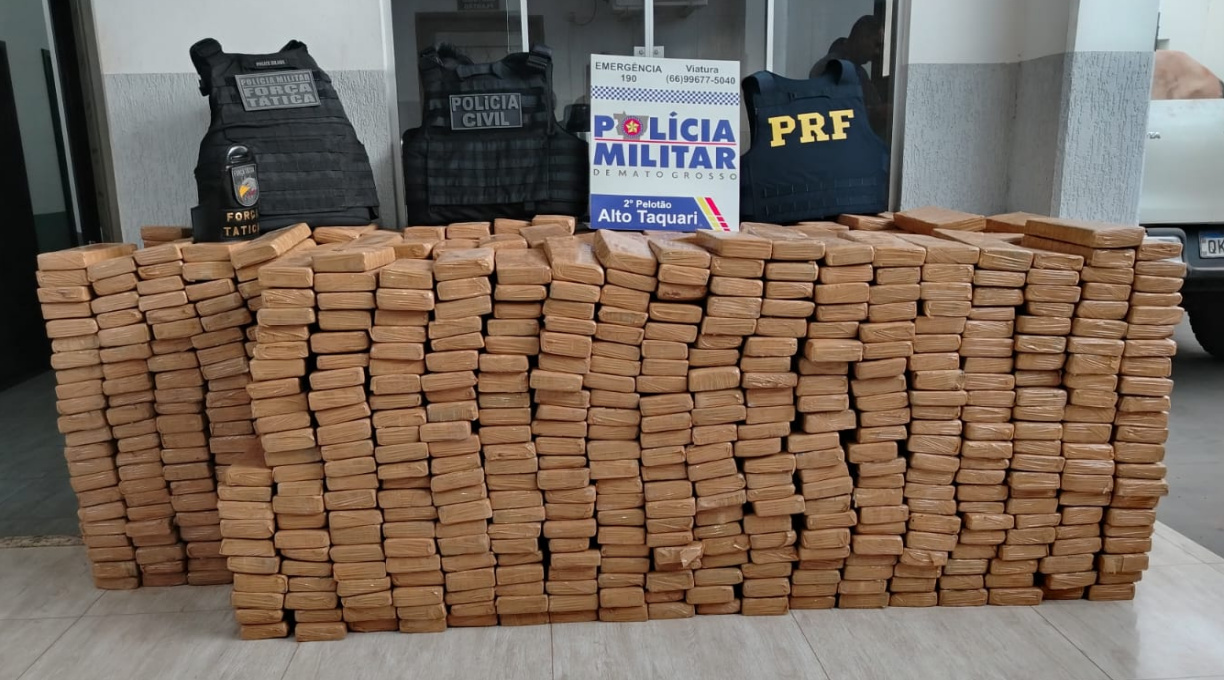 Ação conjunta entre a PM, a PC e a PRF em Alto Taquari resulta na apreensão de quase uma tonelada e meia de maconha 1
