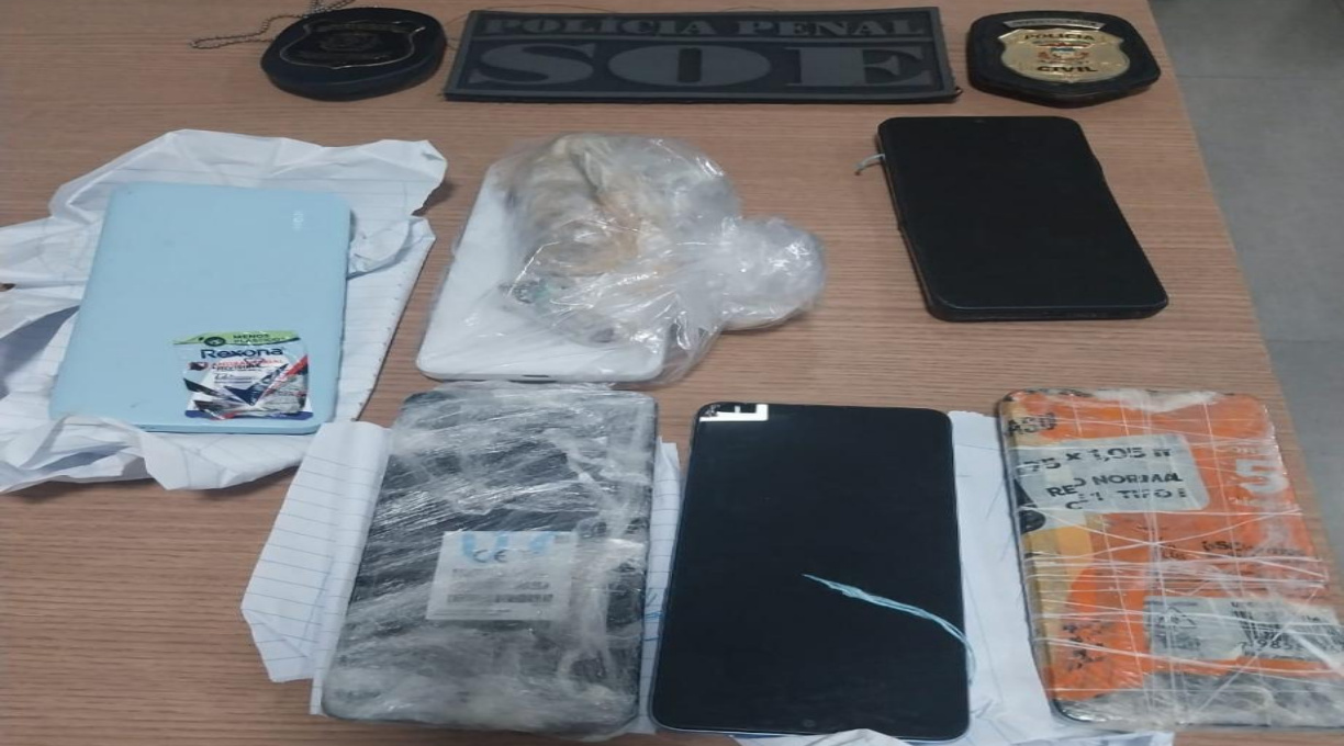 Ação integrada das Polícias Civil e Penal apreende celulares com líder de facção na PCE 1
