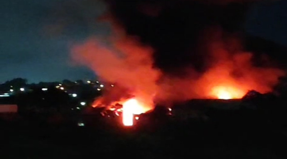 Incêndio de grandes proporções destrói empresa farmacêutica em Cuiabá 1