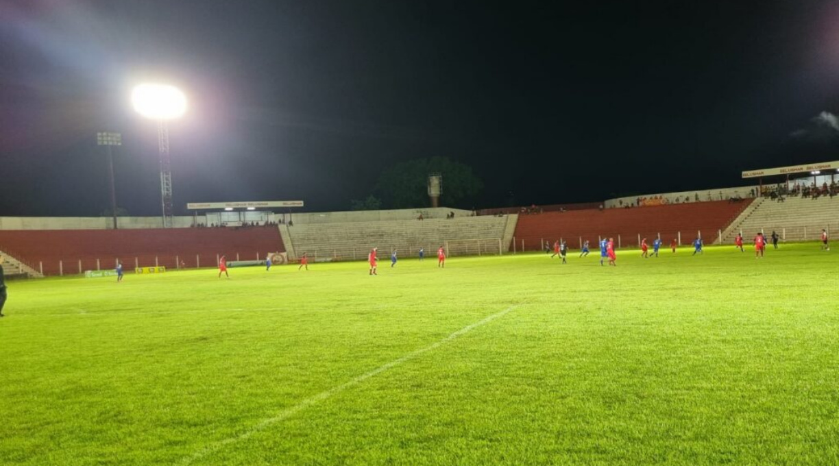 Torcida volta ao estádio para assistir jogo treino do União 1