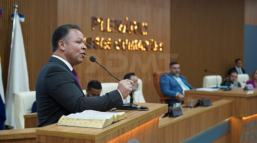 Após inconsistências: Prefeito Cláudio Ferreira revoga “pregão do coffee break 1