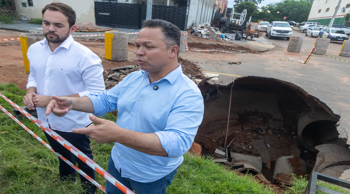 Chuva forte abre cratera no Jardim América. Motoristas devem optar por outras rotas 1