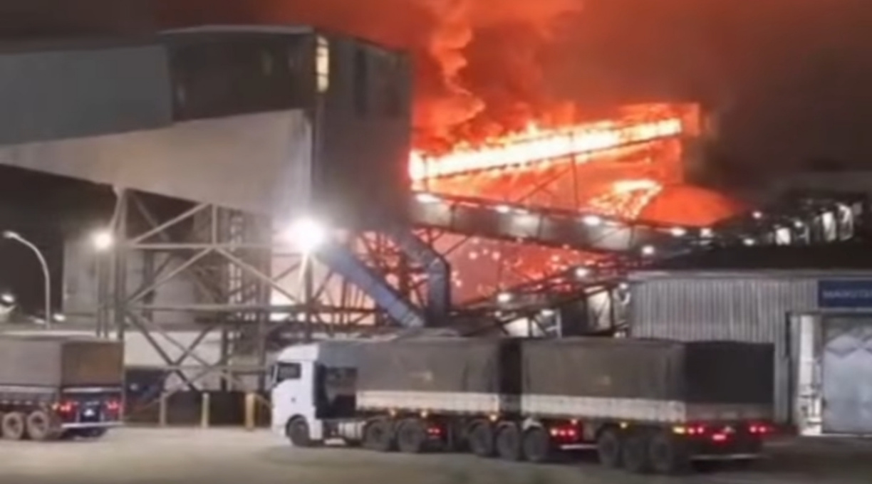 Corpo de Bombeiros combate incêndio em terminal intermodal em Rondonópolis 1