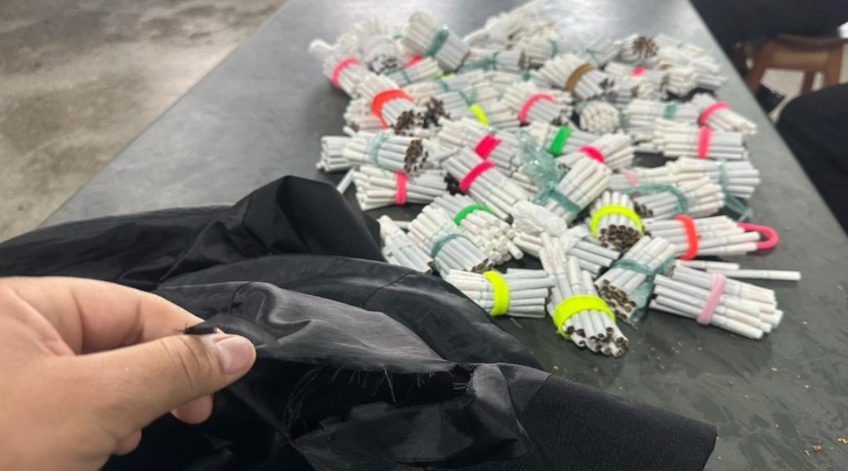Advogado é flagrado tentando entrar com pacotes de cigarro na Penitenciária Central 1