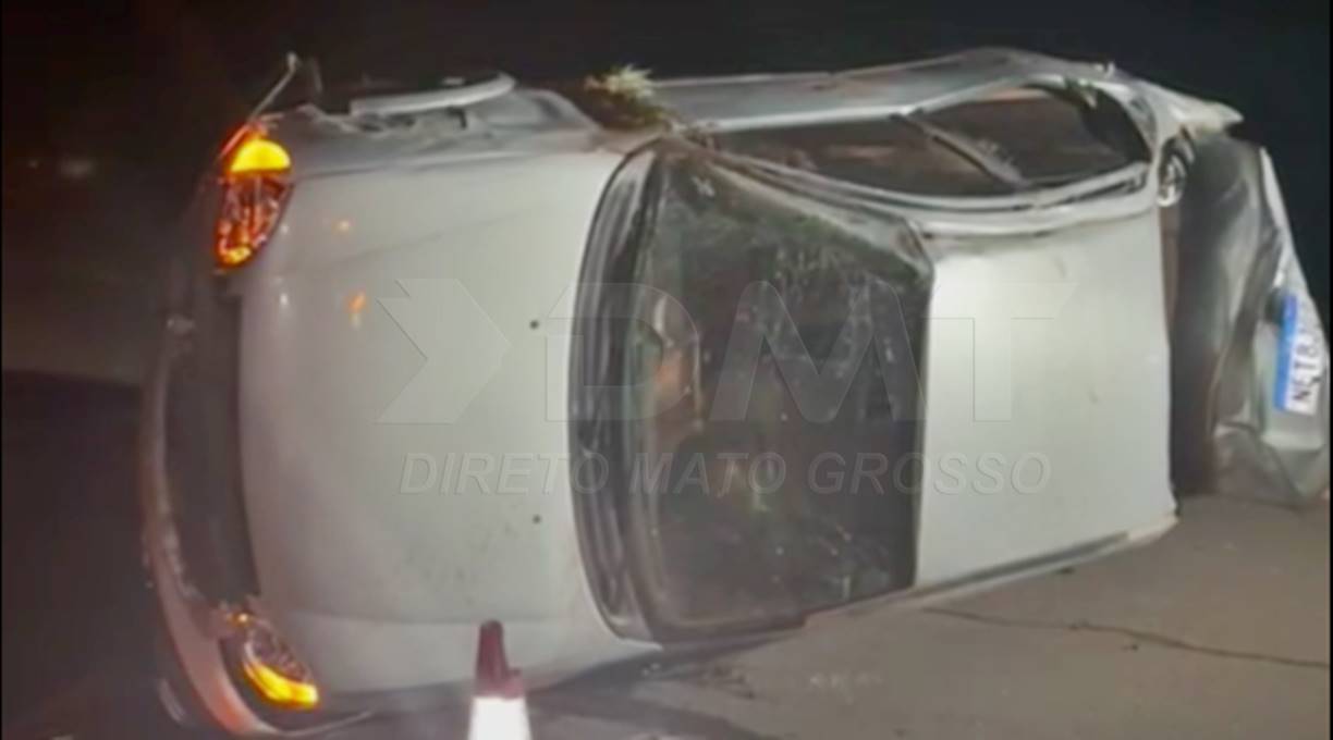 Três pessoas foram socorridas ao Hospital Regional após o carro em que estavam capotar na BR-163, em Rondonópolis 1
