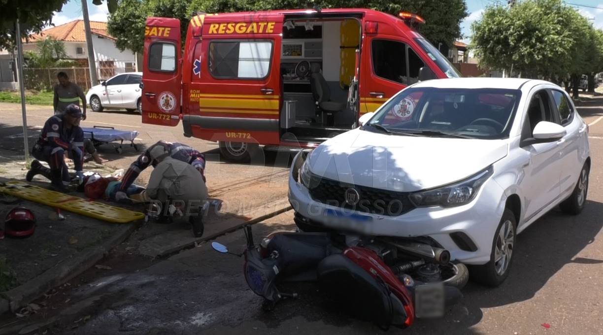 Mãe e filho ficam feridos durante colisão envolvendo moto e carro no bairro Santa Cruz 1