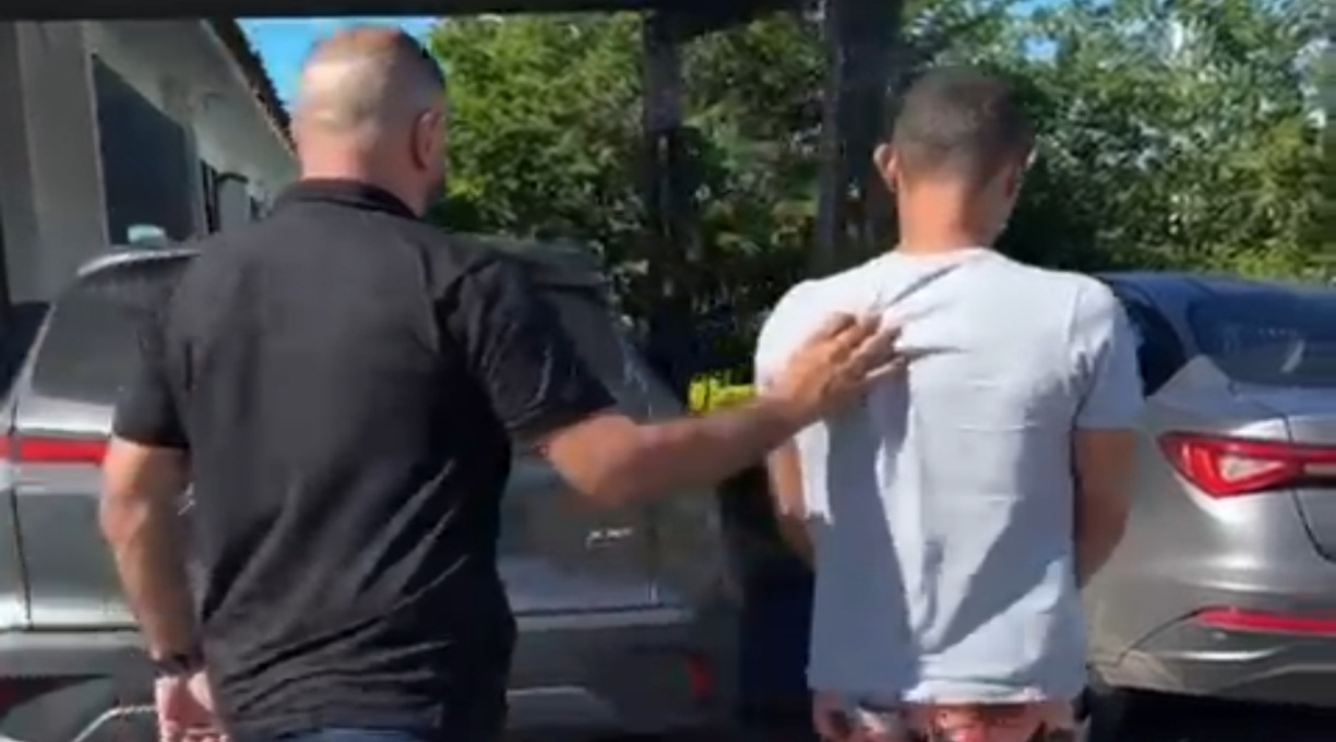 DHPP, em conjunto com a Polinter, prende foragido condenado por homicídio no bairro Serra Dourada 1