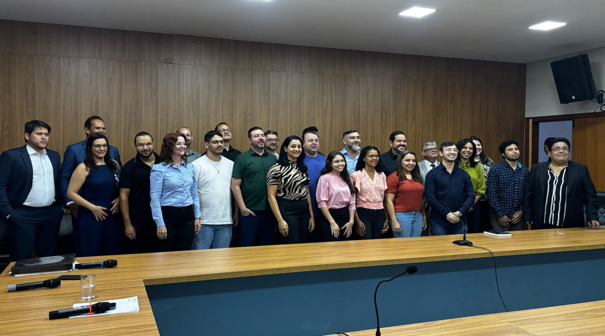 Câmara Municipal empossa servidores no dia que marca 100 dias de gestão 1