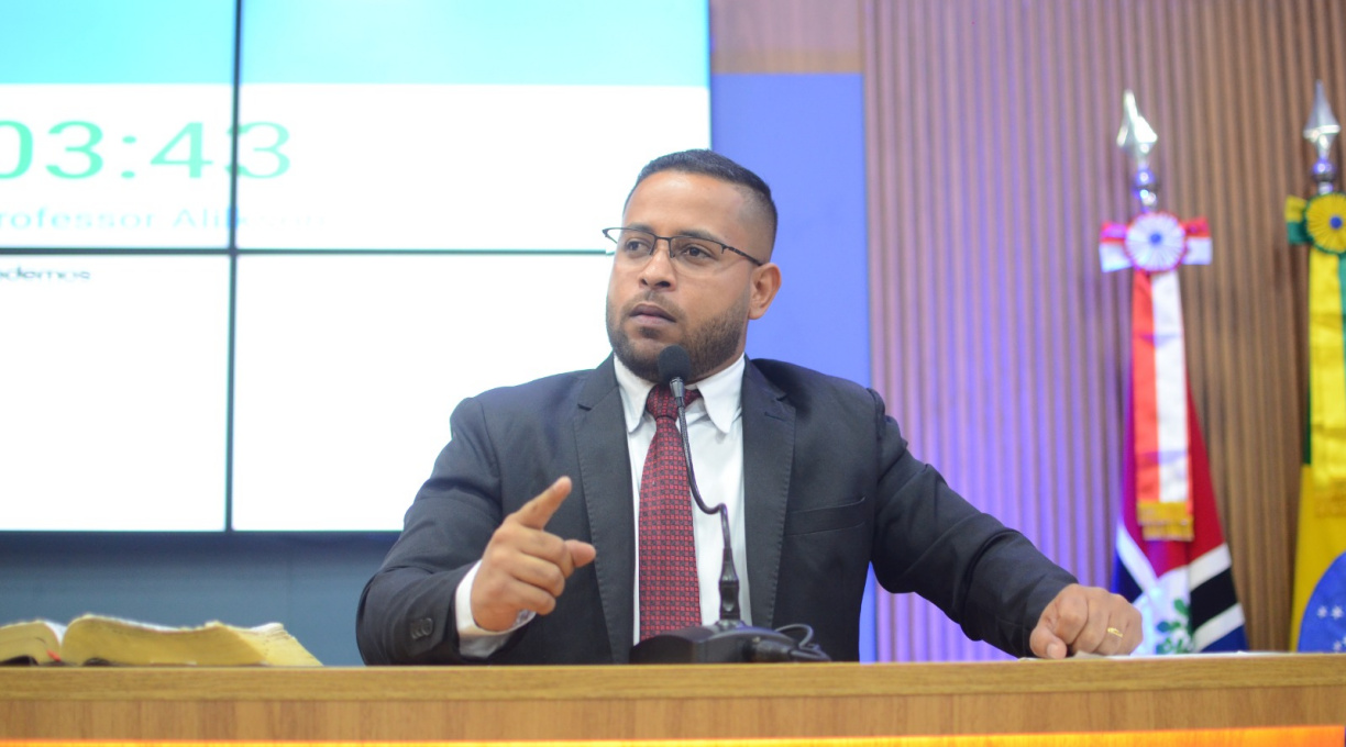 Professor Alikson cobra repasse do complemento salarial da enfermagem 1