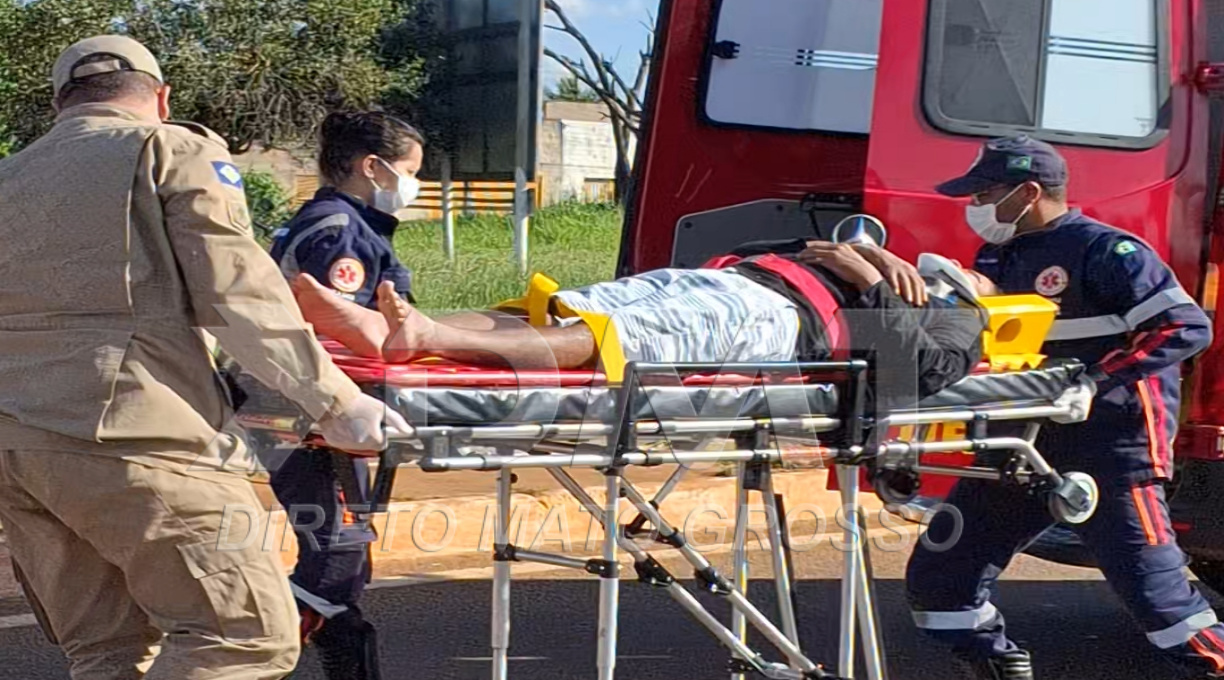 Motociclista é socorrido ao Hospital Regional após perder o controle e colidir em caminhonete na Avenida dos Estudantes 1