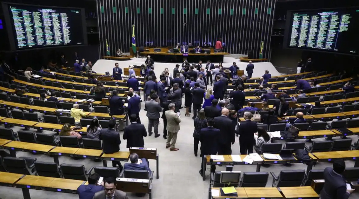 Câmara aprova projeto que amplia número de deputados federais 1