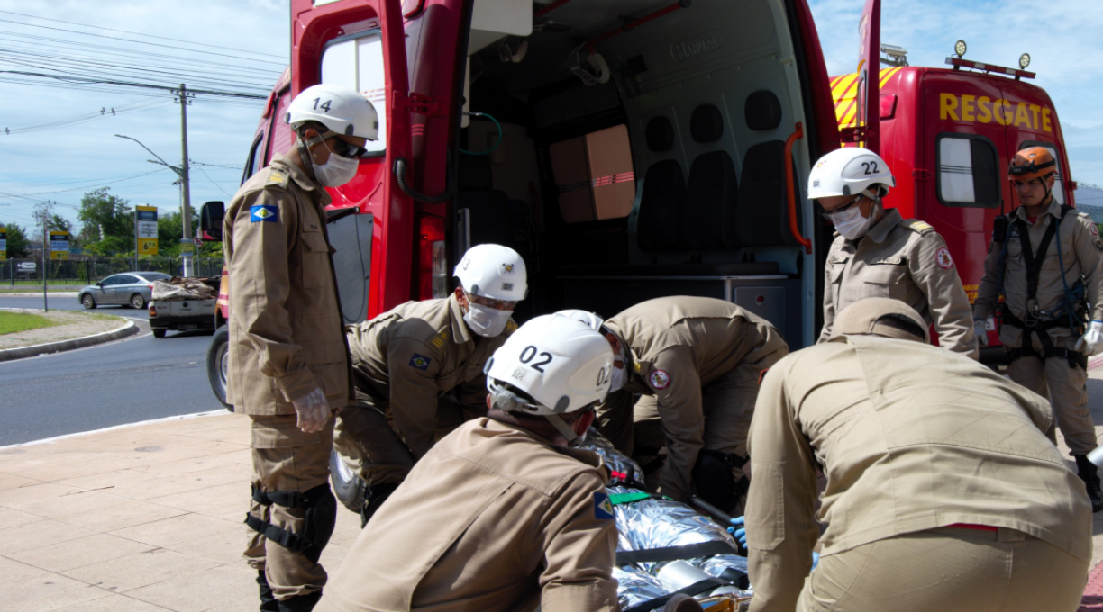 Corpo de Bombeiros socorre mulher em parada cardiorrespiratória após ser esfaqueada 1