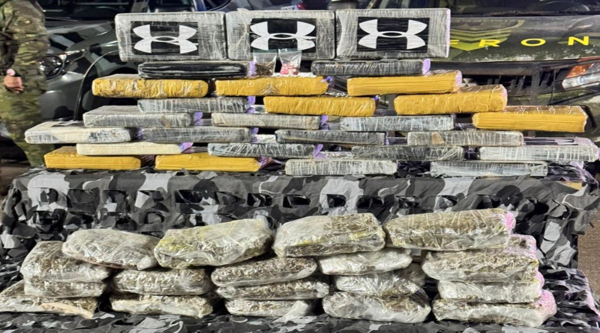 PM e Gefron apreendem 45 tabletes de drogas e causam prejuízo de R$ 539 mil às facções criminosas 1