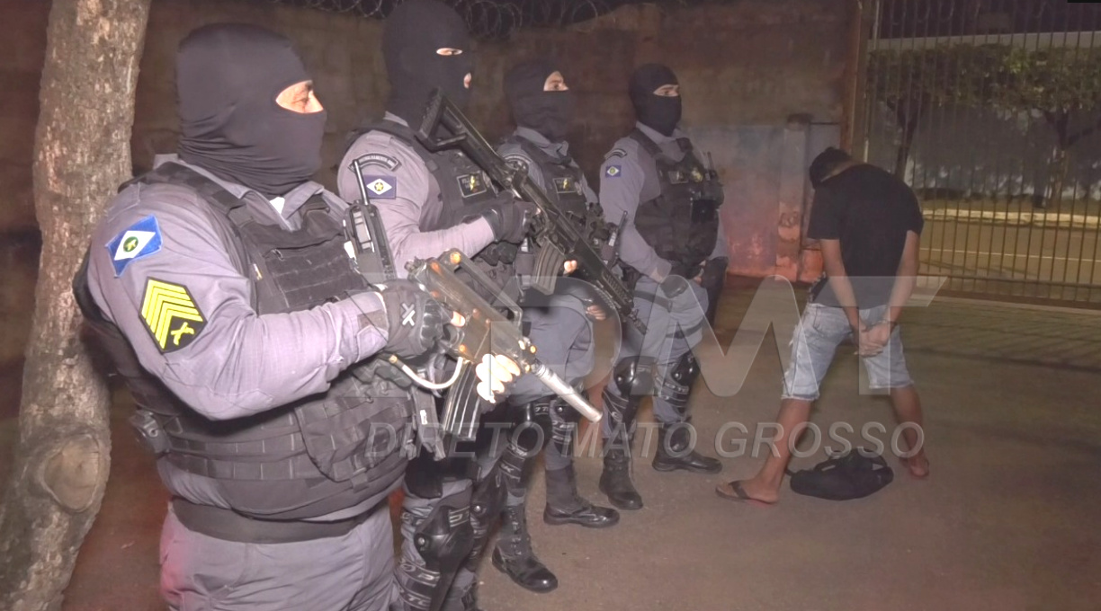 Após tentativa de roubo, menor é apreendido com um simulacro de metralhadora no bairro Vila Aurora 1