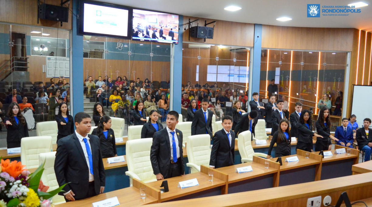 Câmara empossa vereadores mirins e reforça compromisso com a formação cidadã dos jovens 1