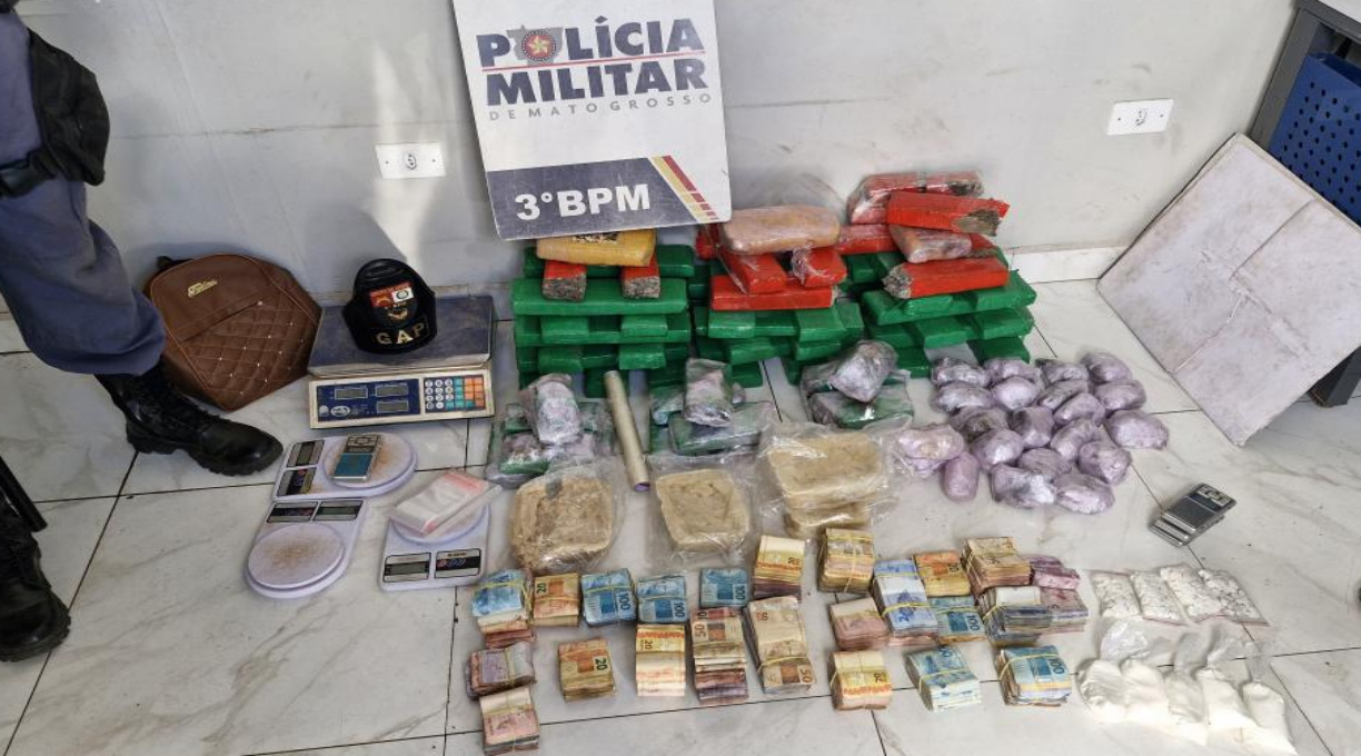 PM desarticula quadrilha e apreende 43 tabletes de drogas e R$ 87 mil em dinheiro 1
