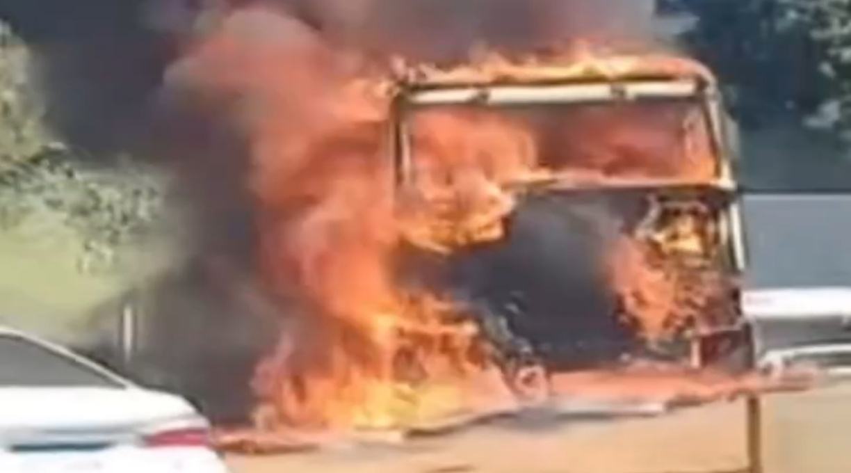 Cavalo mecânico fica destruído após pegar fogo no Distrito Industrial em Rondonópolis 1