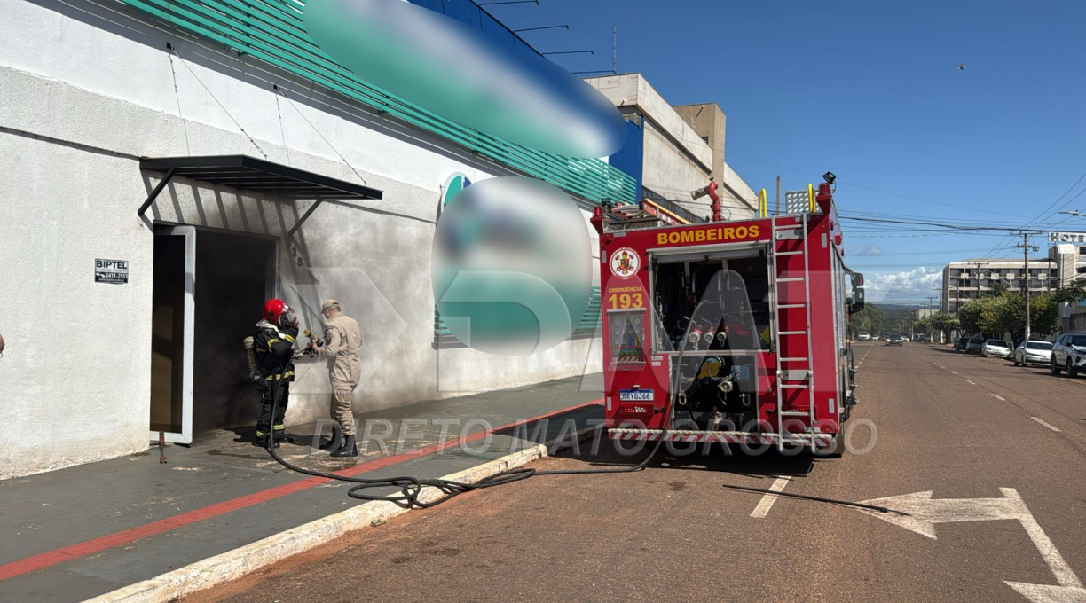 Bombeiros combatem incêndio em uma edificação na região central de Rondonópolis 1