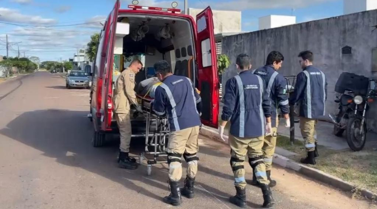 Bombeiros socorrem trabalhador após cair de cinco metros em construção 2