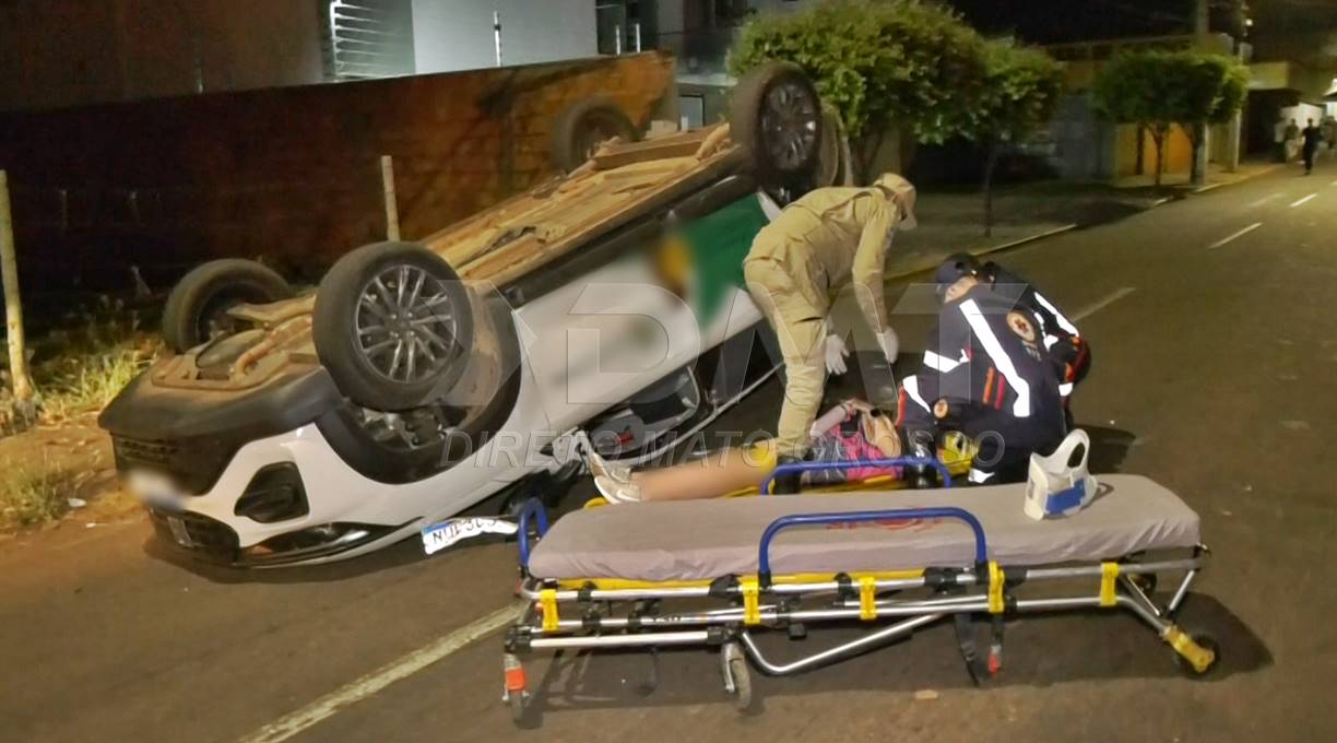Colisão seguida de capotamento no centro de Rondonópolis, resulta em jovem encaminhada ao Hospital Regional 1