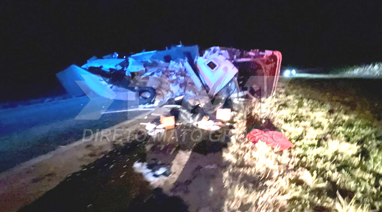 Colisão seguida de tombamento na BR-364 resulta na morte de caminhoneiro 2
