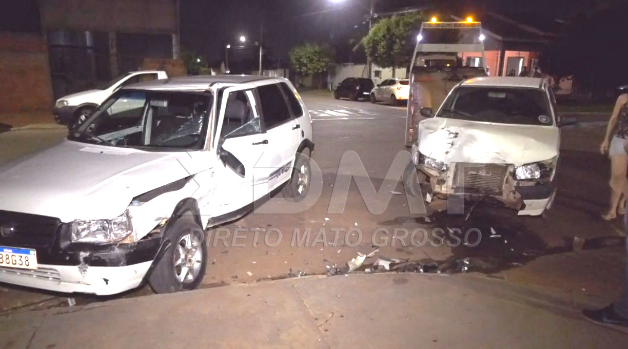 Colisão de alto impacto entre dois Fiat Uno no bairro Jardim Adriana resulta em uma mulher ferida 1