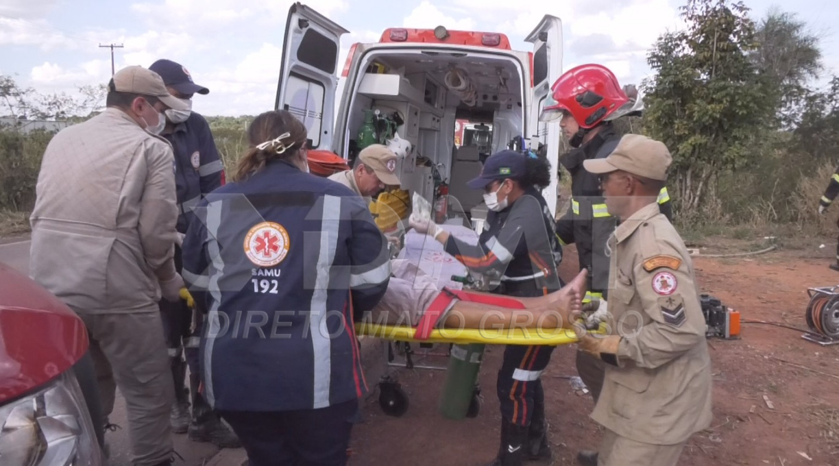 Motorista de 43 anos fica gravemente ferido ao ficar encarcerado após capotamento na MT-270, em Rondonópolis. 2