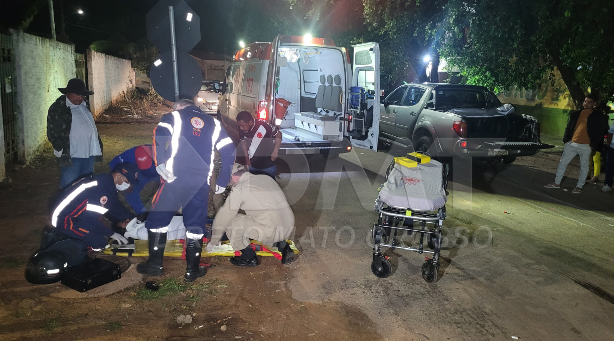 Após roubo de caminhonete, bandido em fuga fura preferencial, bate em motociclista, abandona veículo e foge 1