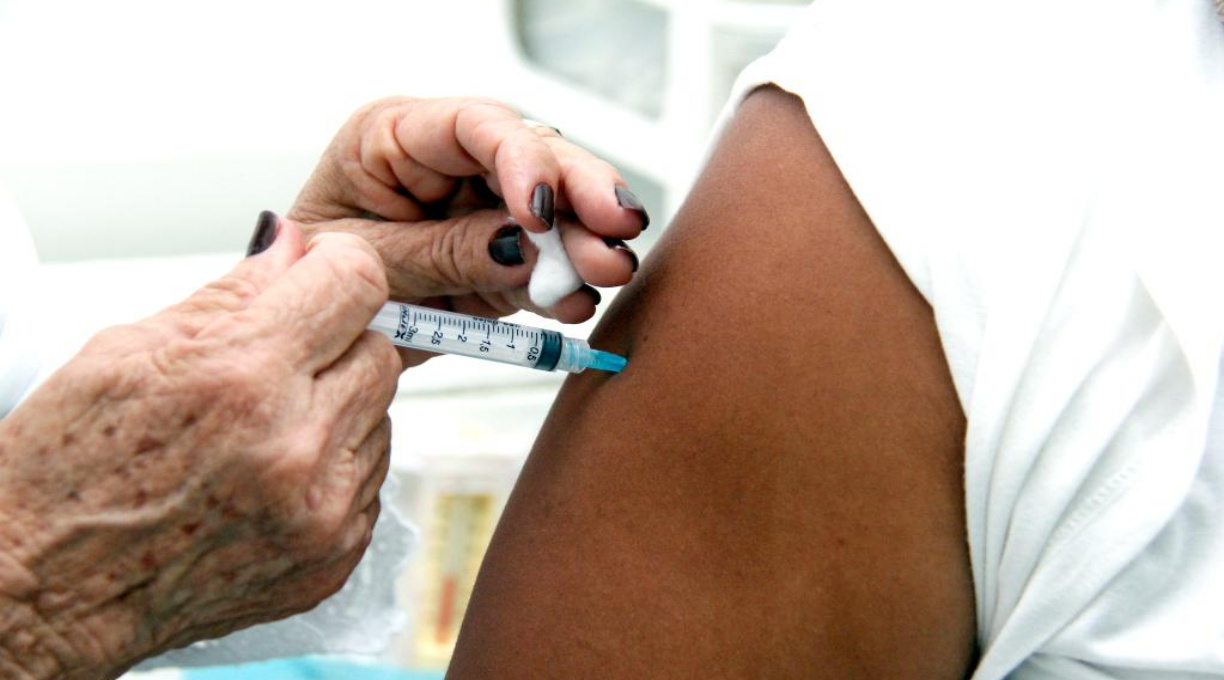 Vacinação contra gripe passa a ser aplicada em todos os públicos a partir desta terça-feira (1º) 1