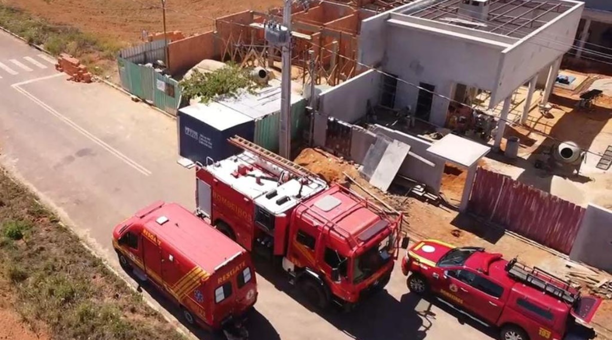 Corpo de Bombeiros resgata vítima em fossa séptica de aproximadamente 4,5 metros 1