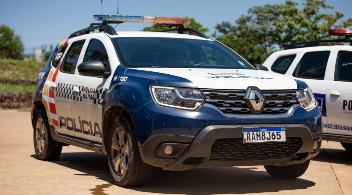 Homem é preso pela PM sob suspeita de tentar matar a esposa a golpes de tesoura e por estrangulamento 1