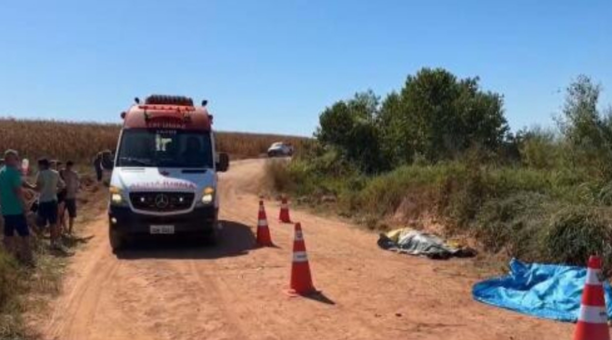 Mãe e filha morrem após carro capotar e cair em rio no interior de MT 1