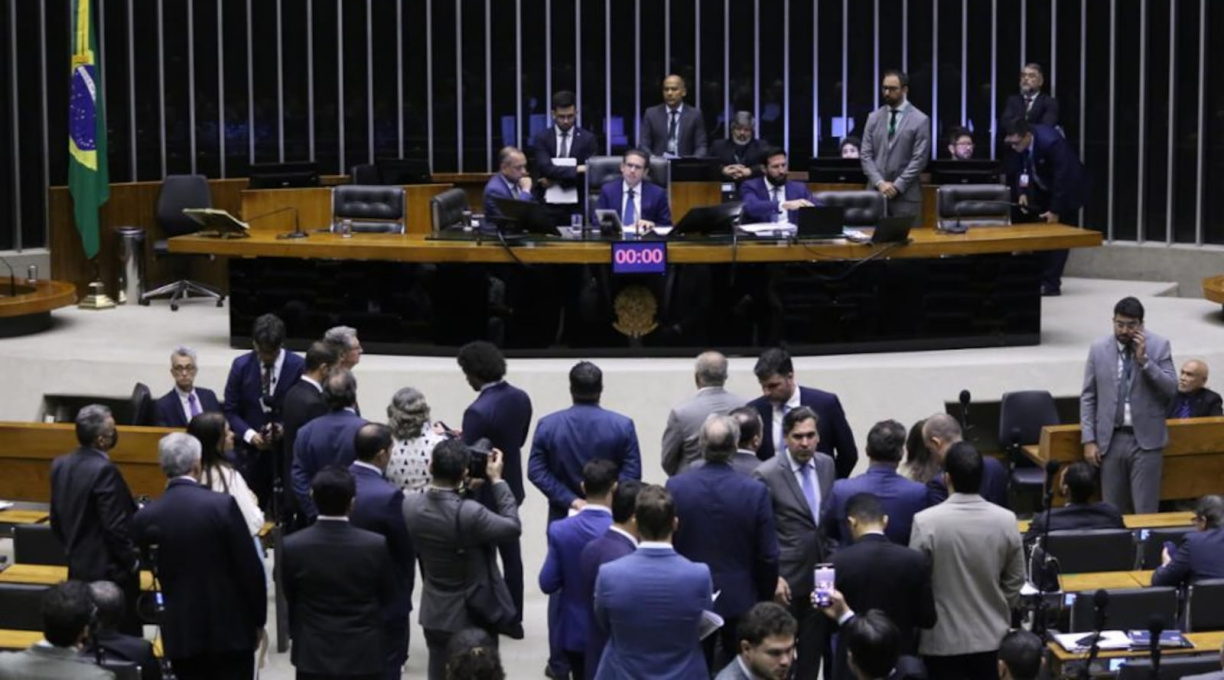 Câmara aprova urgência para projeto que permite retirada de invasores de terras 1